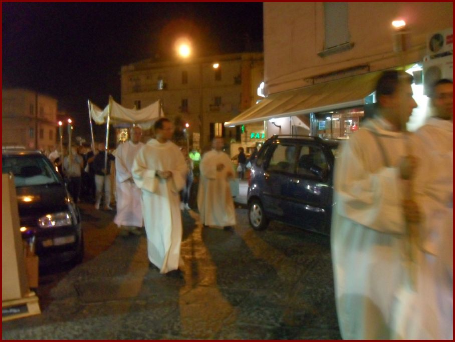 28-10-2011-processione-eucaristica (1)